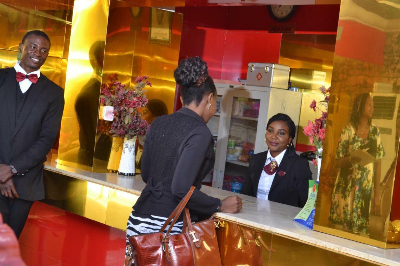 Limoh Suites Benin City Esterno foto
