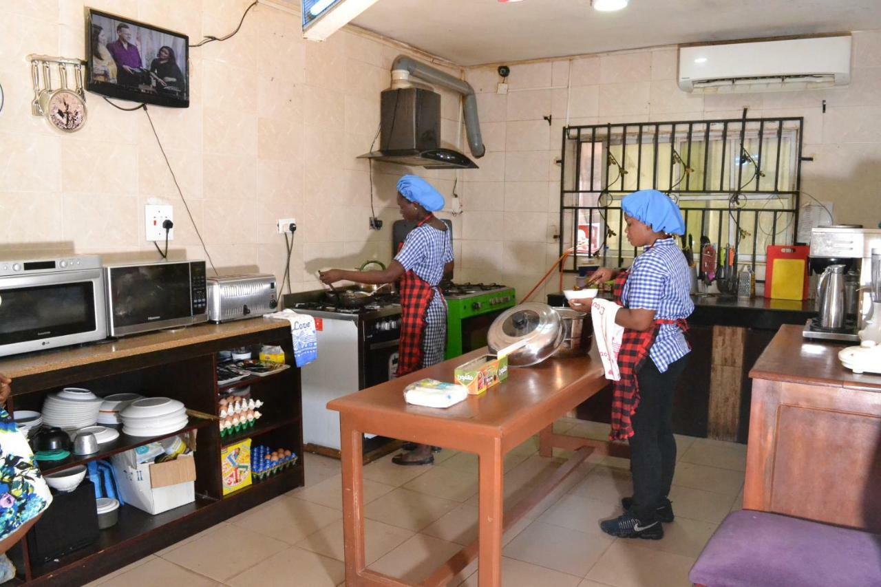 Limoh Suites Benin City Esterno foto