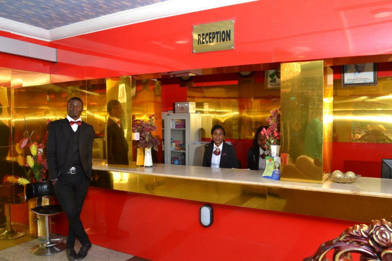 Limoh Suites Benin City Esterno foto