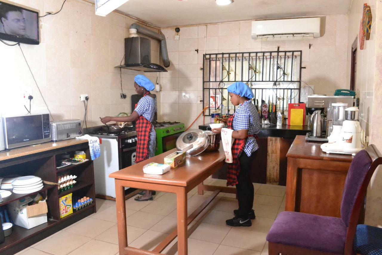 Limoh Suites Benin City Esterno foto