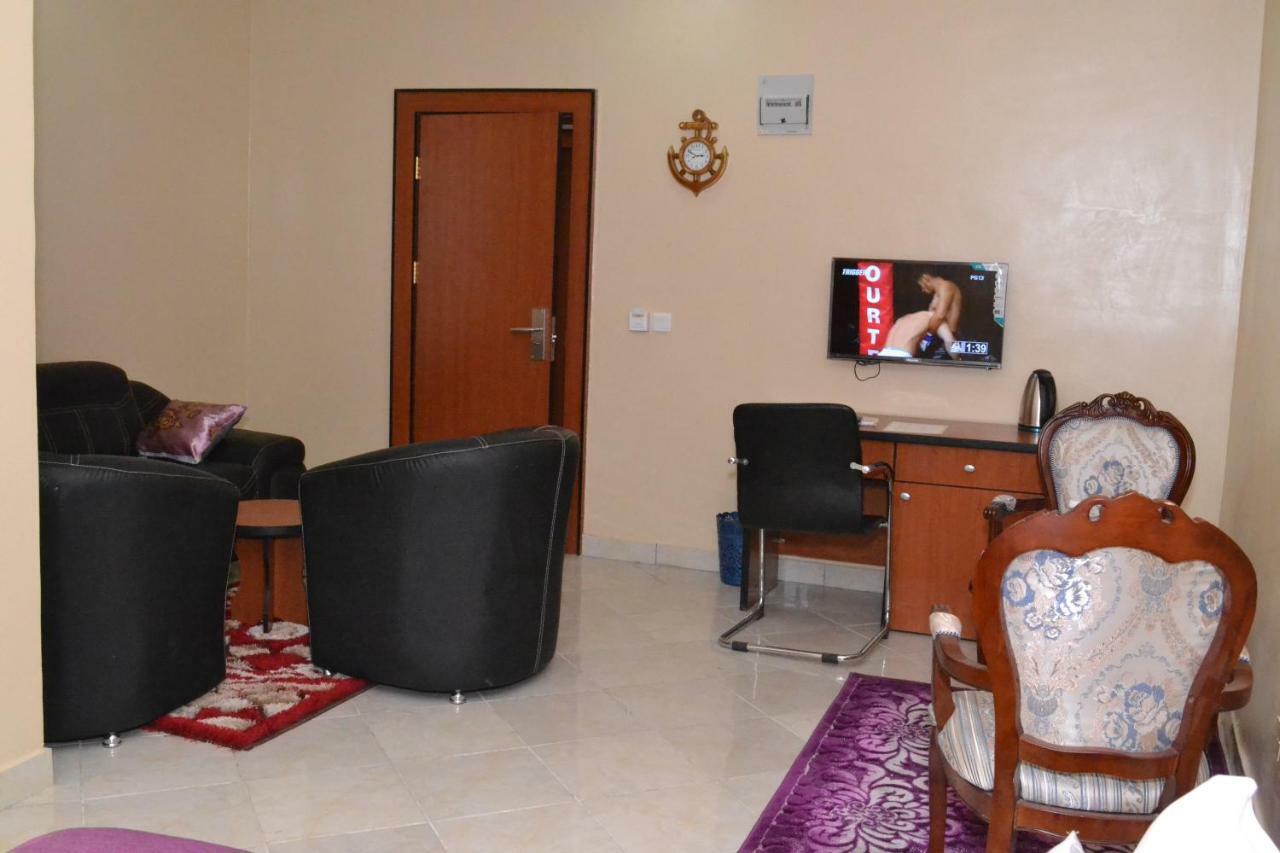 Limoh Suites Benin City Esterno foto