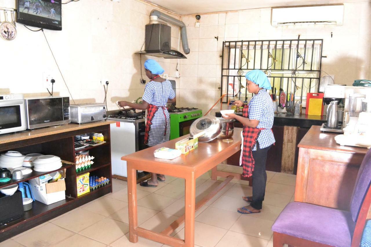 Limoh Suites Benin City Esterno foto