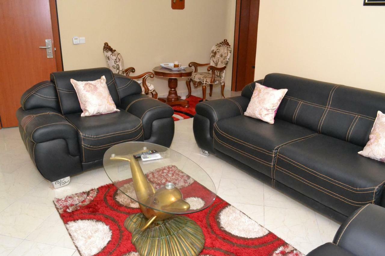 Limoh Suites Benin City Esterno foto