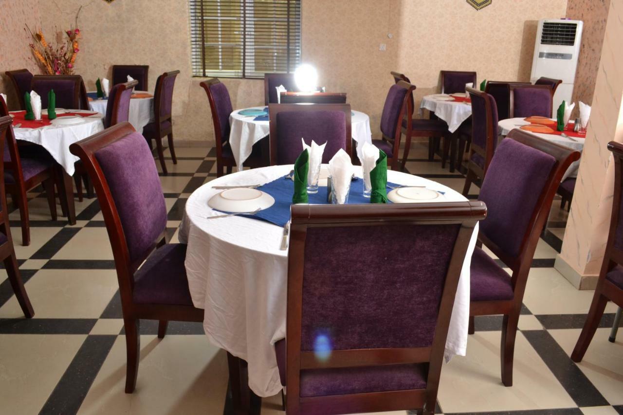 Limoh Suites Benin City Esterno foto