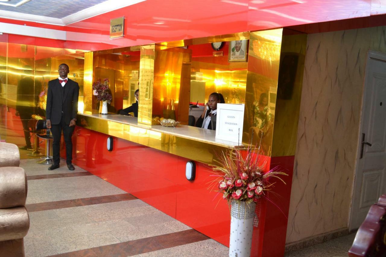 Limoh Suites Benin City Esterno foto