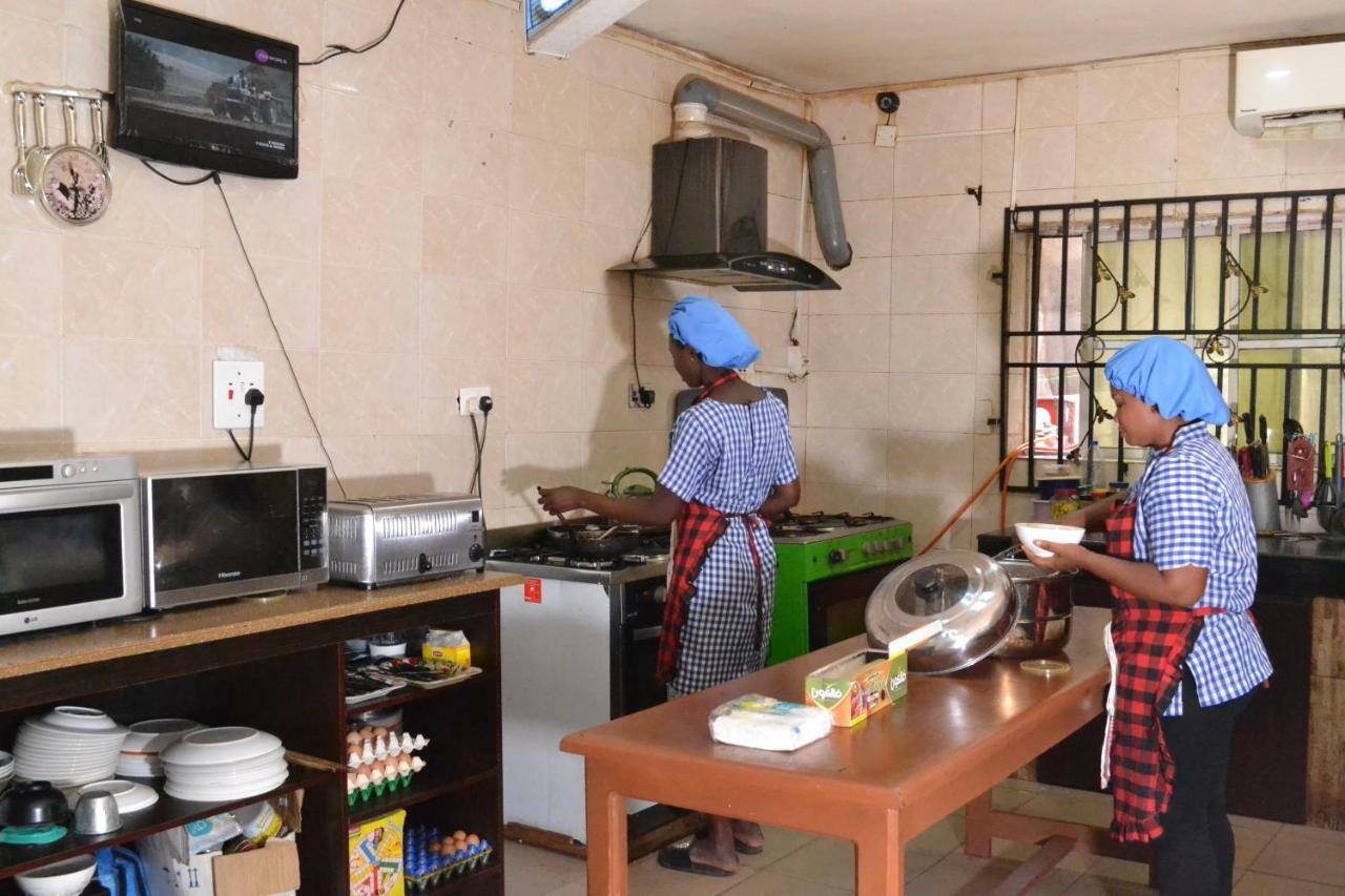 Limoh Suites Benin City Esterno foto