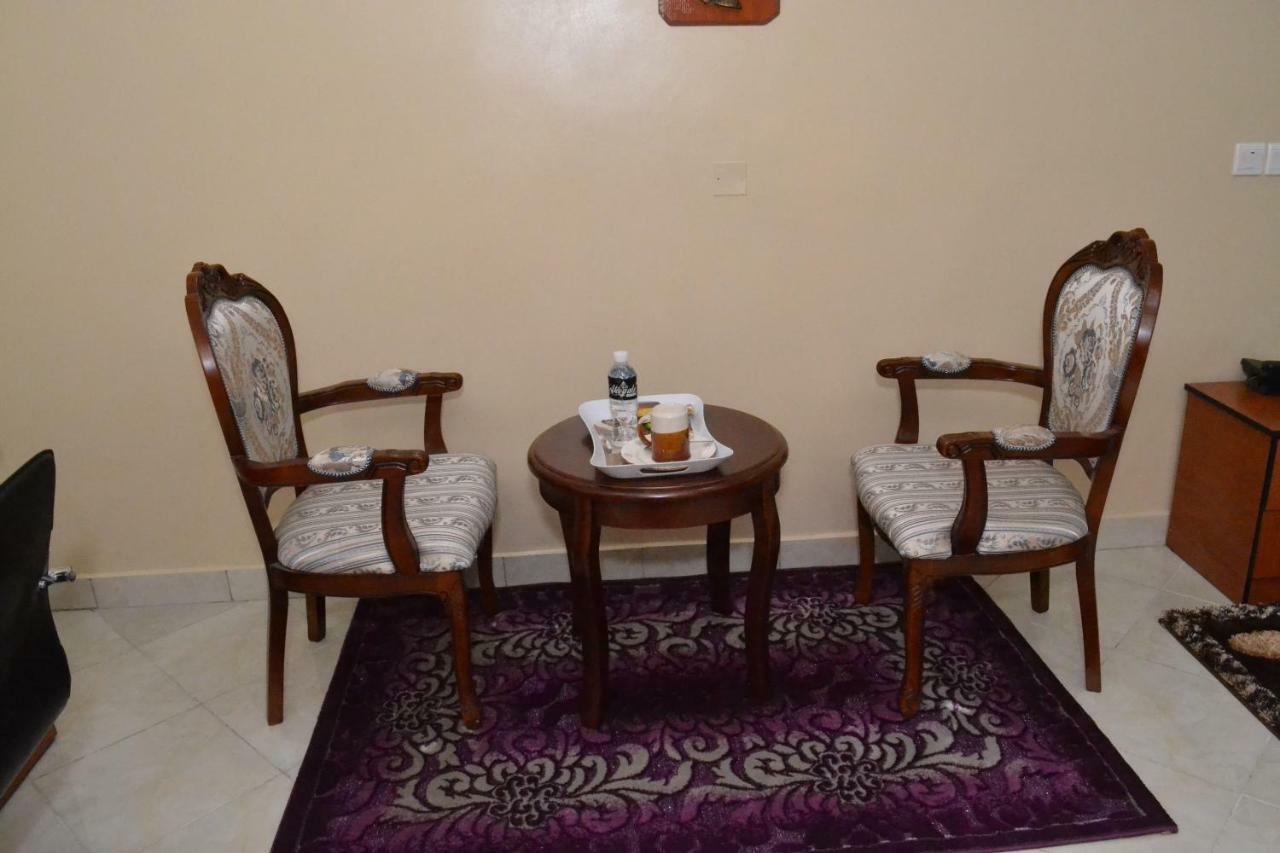 Limoh Suites Benin City Esterno foto