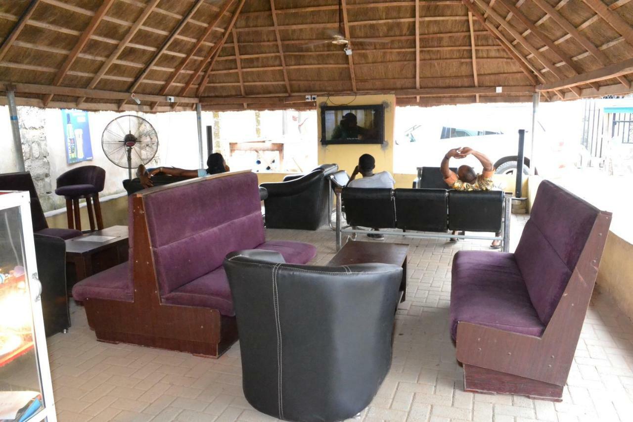 Limoh Suites Benin City Esterno foto